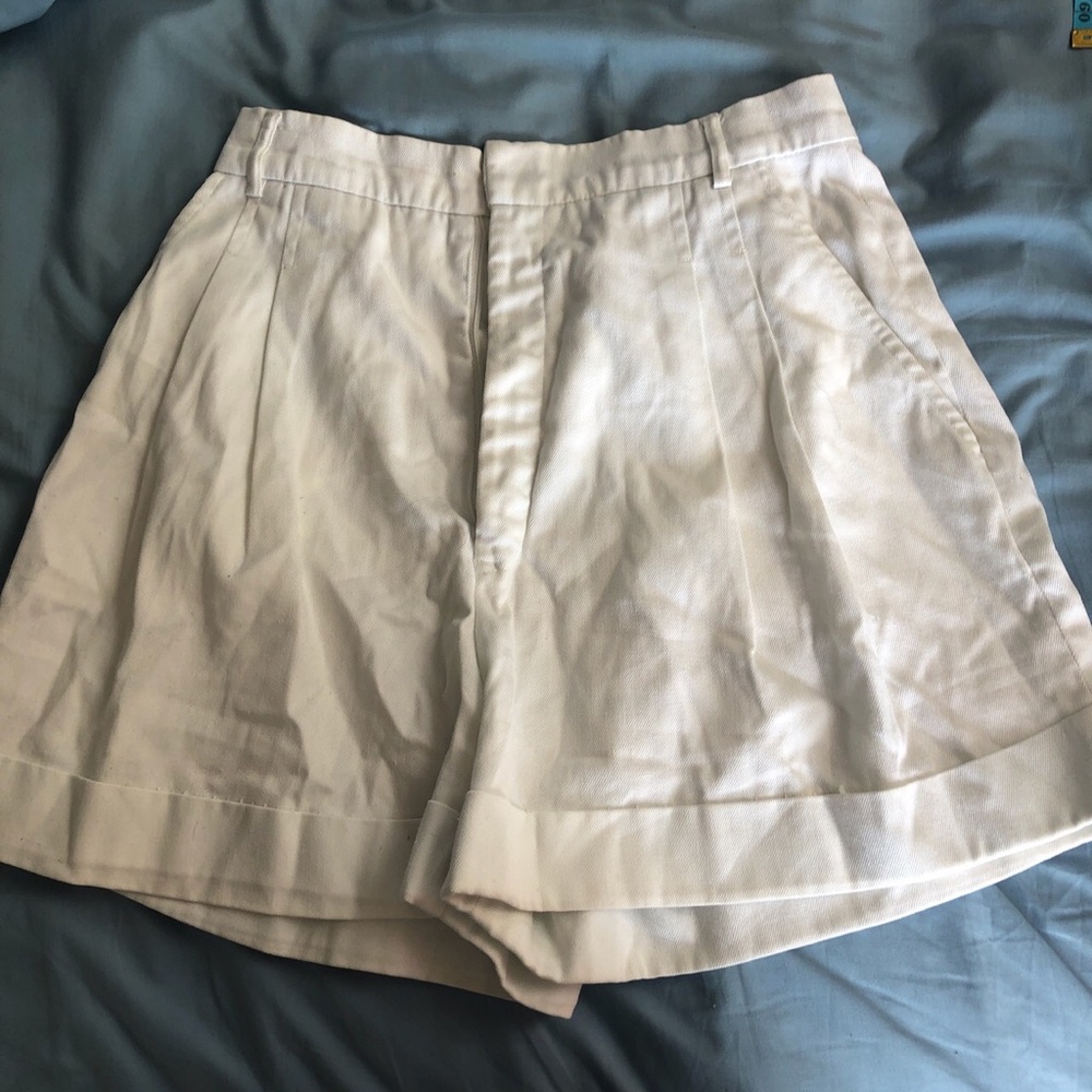 White vintage Ellen Tracy shorts